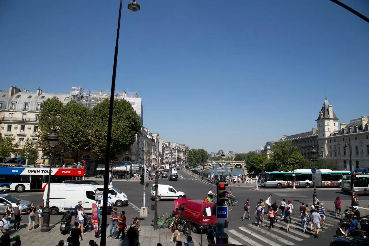 Tasty Luxury 3 Bedroom Full View Seine-Notre Dame contacts